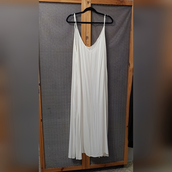 Sleeveless V-Neck White Maxi Dress - Picture 1 of 4